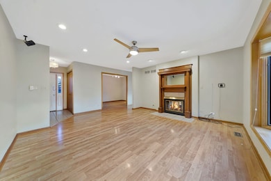 4N040 Nugent St, Addison, IL 60101 - photo 5