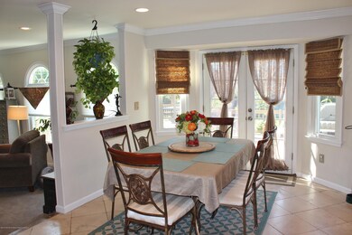 EAT-IN KITCHEN