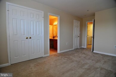 800 Amber Tree Ct unit 302, Gaithersburg, MD 20878 - photo 4