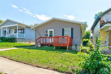 1053 10th Ave SE, Cedar Rapids, IA 52401 - photo 4