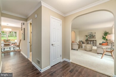 1227 Old Stable Rd, McLean, VA 22102 - photo 3