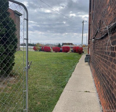 287 E Edsel Ford Fwy unit 8, Detroit, MI 48202 - photo 6