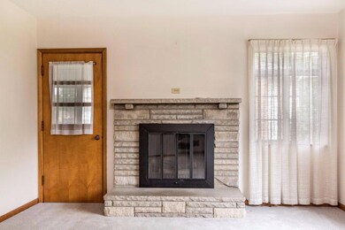181 Center St 014