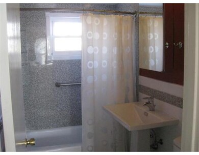 121R Elm St unit 4, Marblehead, MA 01945 - photo 2