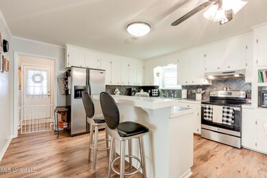 2 (2 of 24) Kitchen