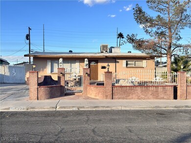 5220 Forrest Hills Ln, Las Vegas, NV 89108 - photo 2