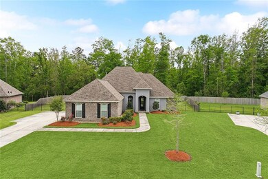 Large lot backs up to green space