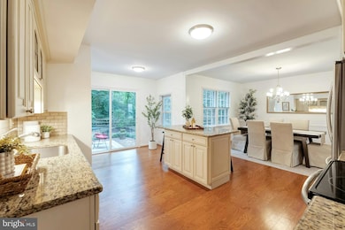 11522 Running Cedar Rd, Reston, VA 20191 - photo 7