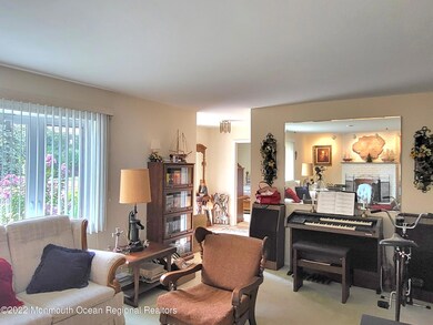 553 Kingsley Ct, Toms River, NJ 08753 - photo 4