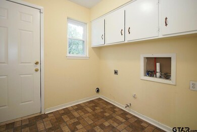 3809 3809 Pine Manor Dr, Tyler, TX 75701 - photo 6