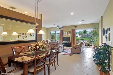 02_384NWSpringviewLoop_32_Foyer_HiRes