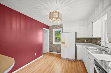 2507 E 24th St, Des Moines, IA 50317 - photo 5