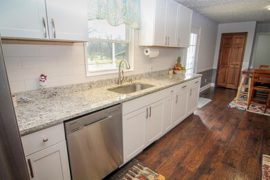 New update kitchen, new cabinet with granite top.