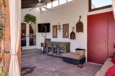 03 Front Entry Indoor-Outdoor