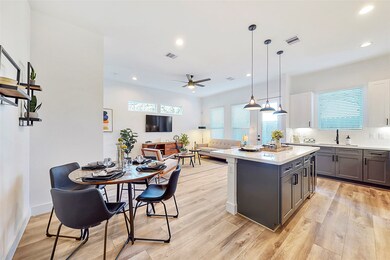 2302 Springwood Dr, Houston, TX 77055 - photo 7