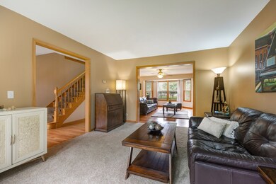 4415 Buttermilk Ct, Naperville, IL 60564 - photo 2