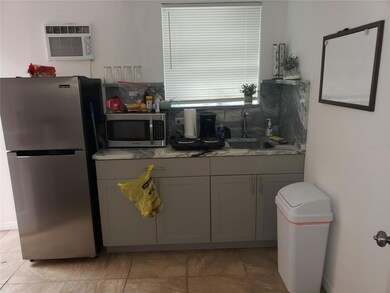 819 11th St N unit E, Saint Petersburg, FL 33705 - photo 2