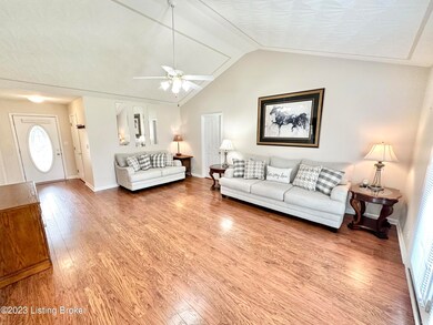 716 Helm Ln, Mount Washington, KY 40047 - photo 2