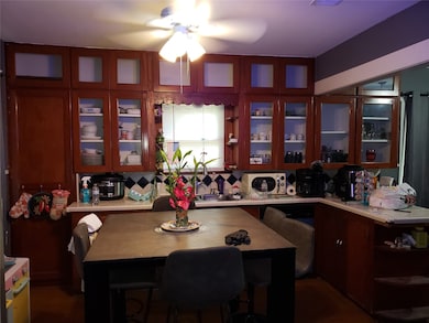 712 E Lobit St, Baytown, TX 77520 - photo 6