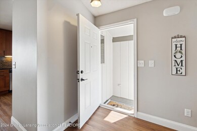 06-1226-Chartwell-Carriage-Way-S-East-La