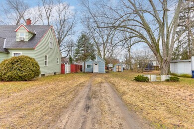 572 W 18th St, Holland, MI 49423-21