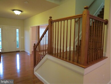 6686 Chateau Bay Ct, Sykesville, MD 21784 - photo 2
