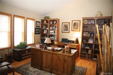 921 E Old Ranch Rd, Allyn-Grapeview, WA 98524 - photo 4