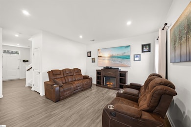 8 Wiltshire Cir, Easley, SC 29642 - photo 2