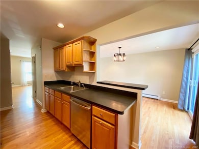 Kitchen with breakfast bar