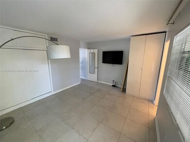 2215 NE 11th Ave unit 2215, Wilton Manors, FL 33305 - photo 3