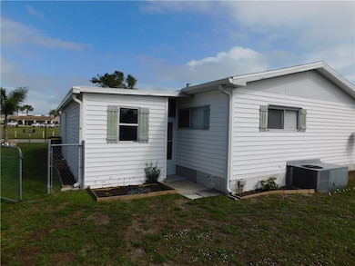 838 Hawthorn Cir, Sebastian, FL 32976 - photo 2