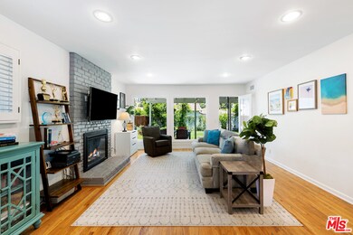 22121 Dumetz Rd, Woodland Hills, CA 91364 - photo 5