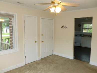 221 Lakewood Dr, Jacksonville, NC 28546 - photo 4