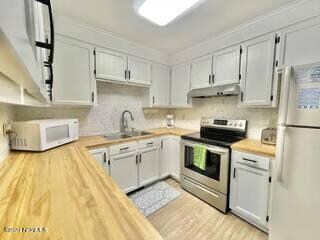 418 Carolina Beach Ave N unit 2e, Carolina Beach, NC 28428 - photo 3