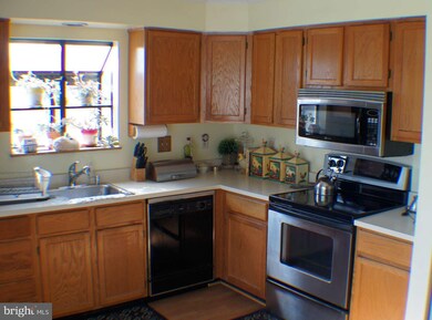 2860 Schubert Dr, Silver Spring, MD 20904 - photo 3