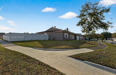 8210 Sailmaker Ln, Jacksonville, FL 32210 - photo 6