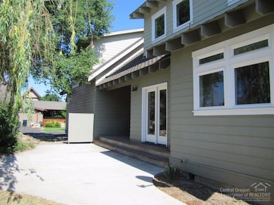 805 NW 13th St, Redmond, OR 97756 - photo 4