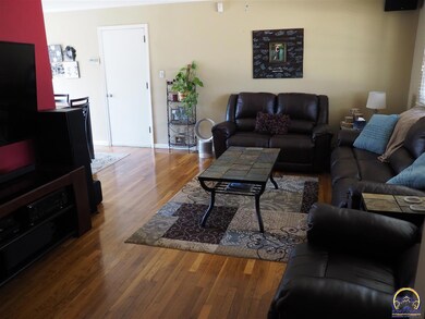 3005 SW Arnold Ave, Topeka, KS 66614 - photo 7