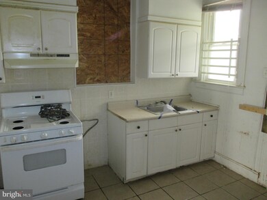 663 Dumbarton Ave, Baltimore, MD 21218 - photo 3