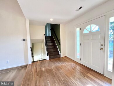 6917 Lodestone Ct, Alexandria, VA 22306 - photo 3