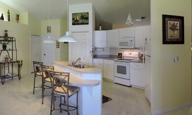 Kitchen w/pantry