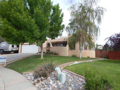 4902 Holmes Dr, Farmington, NM 87402 - photo 2