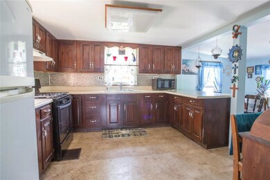 423 E Moorestown Rd, Wind Gap, PA 18091 - photo 4