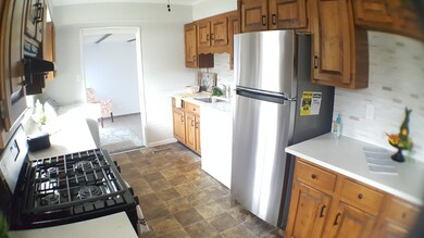 unlisted-address, Carpentersville, IL 60110 - photo 7