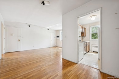 60-31 251st St unit 2-814, Little Neck, NY 11362 - photo 5