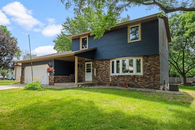 Covered entry to greet your guests on a quiet horseshoe street!