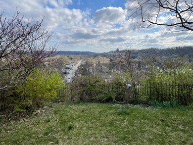 412 Lindsey Ave, Frankfort, KY 40601 - photo 2