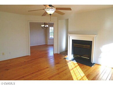 Living Room - There is great flow between the Livi