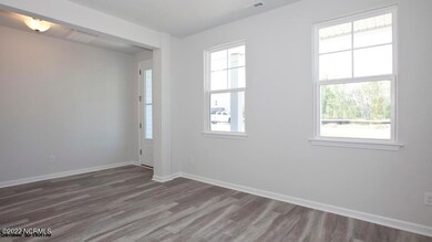 15 Colonial Heights Dr-004-002-Colonial