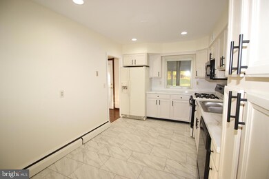 931 Rozel Ave, Southampton, PA 18966 - photo 2